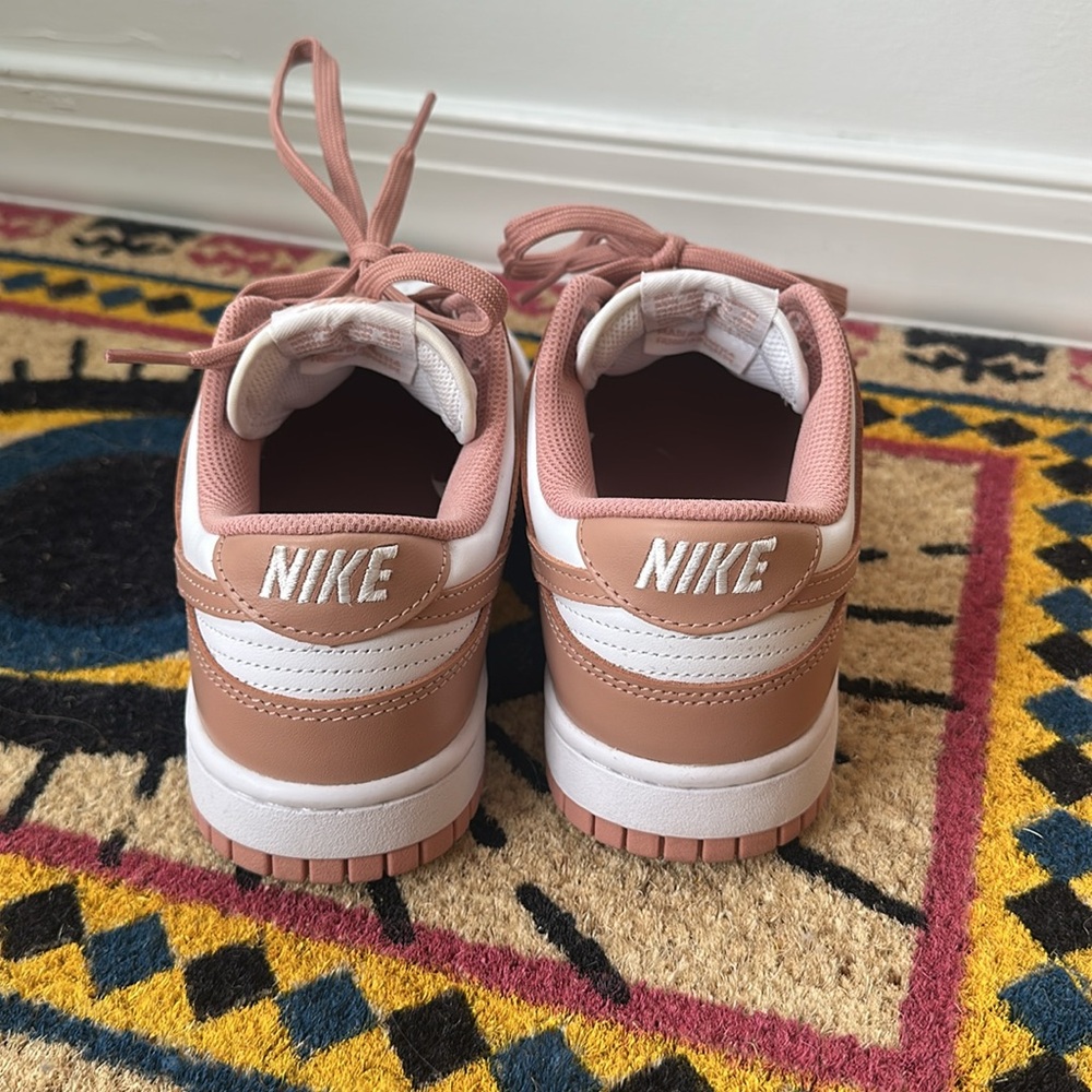 Nike Low Dunks - Picture 3 of 7
